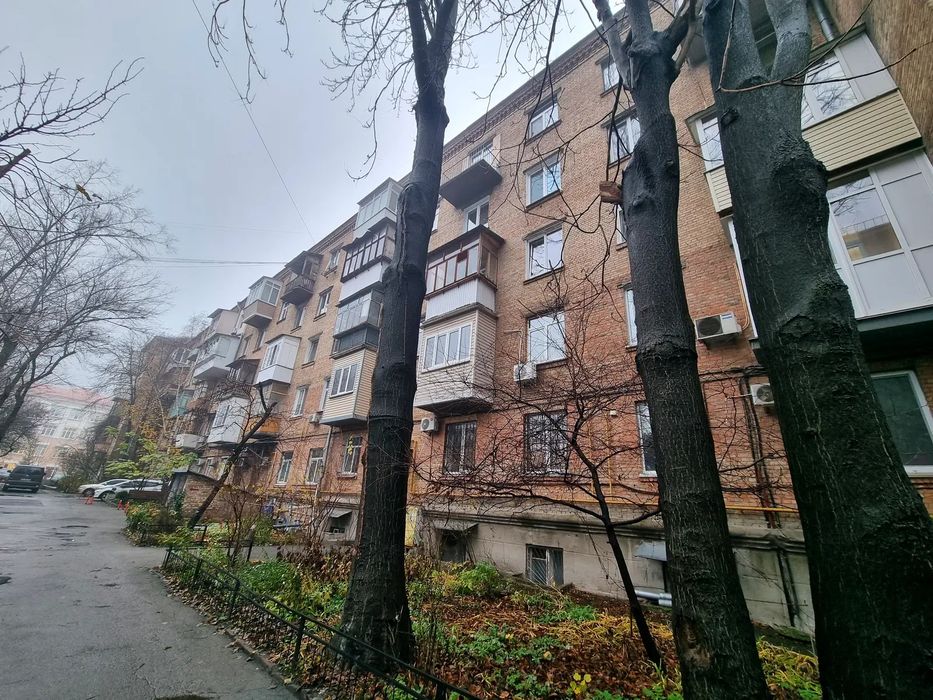 Оренда 1 кім цегляна сталінка Печерськ  метро Звіринецька  вул І.Павла