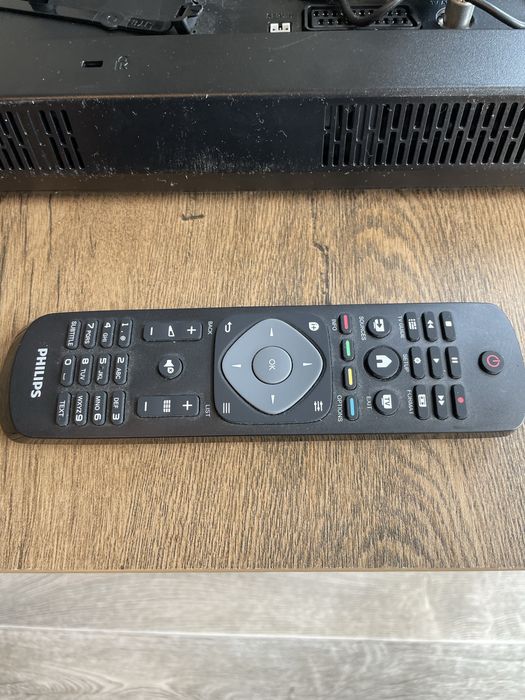 Телевізор Philips з кріпленням до стінки