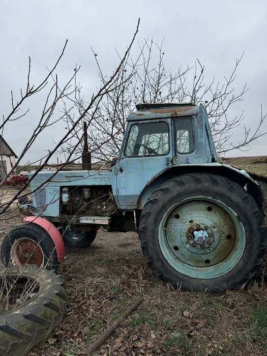 Трактор МТЗ 80 на ходу