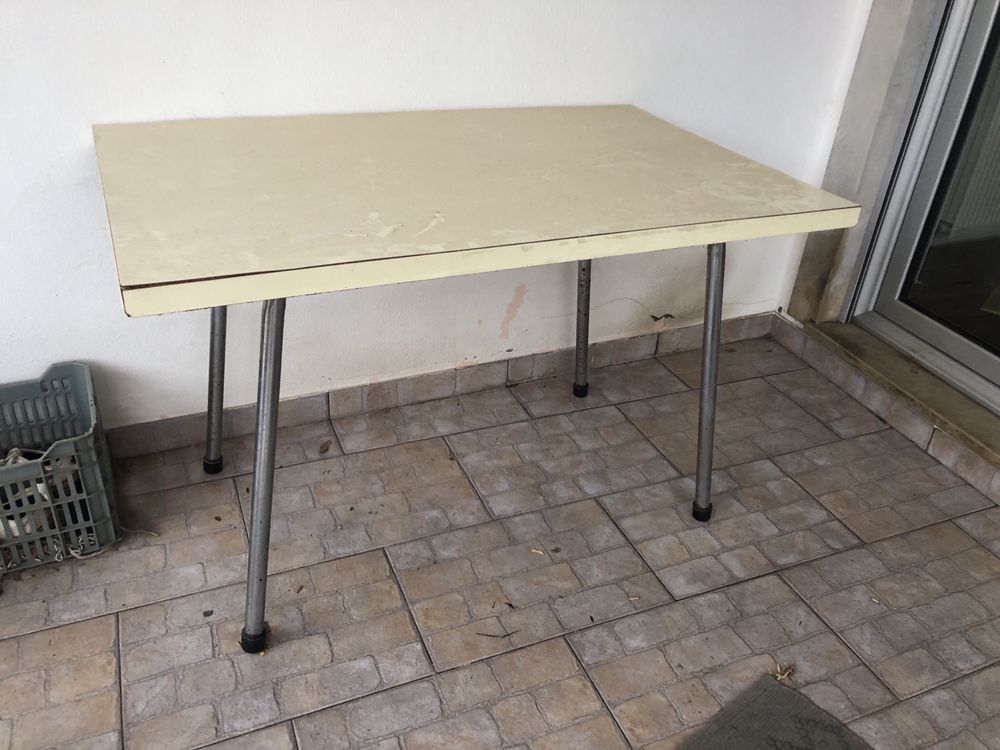 Mesa madeira prensada alumínio 1,20m