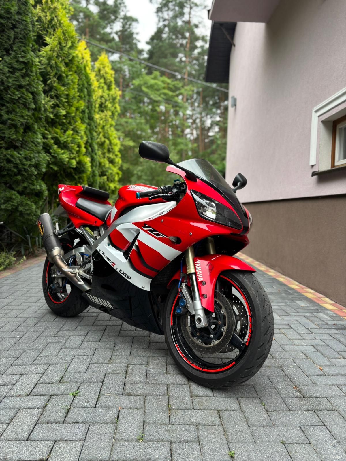 Yamaha r1 1000 rn04