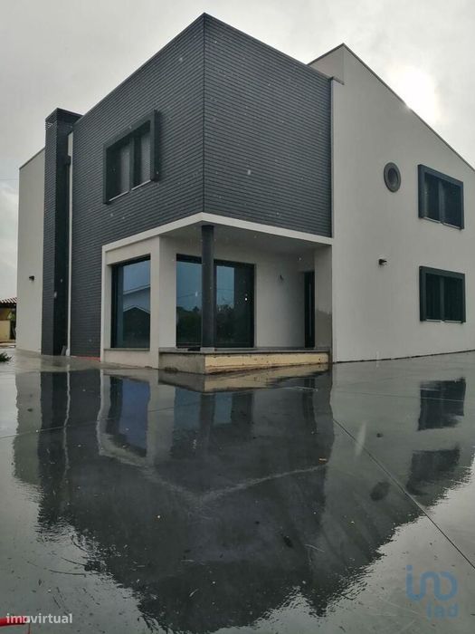 Casa T4 em Vale de Anta de 225,00 m2