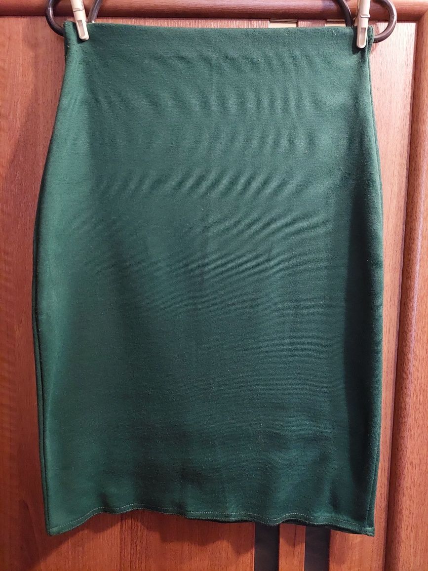 Зеленая юбка-карандаш