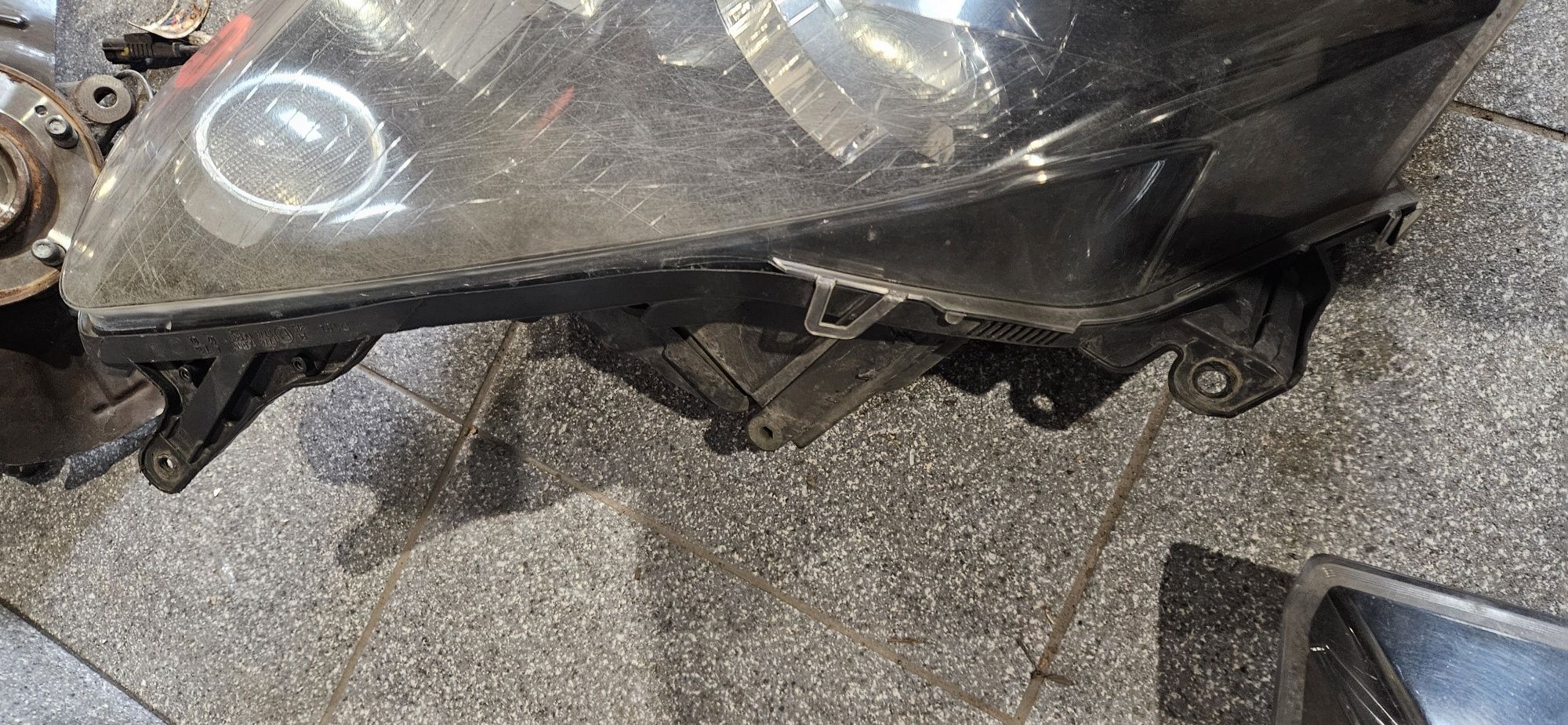Astra H Lampa Przód Bixenon skretny