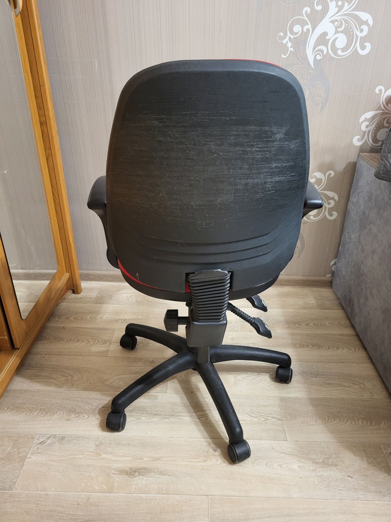 Продам офисное кресло