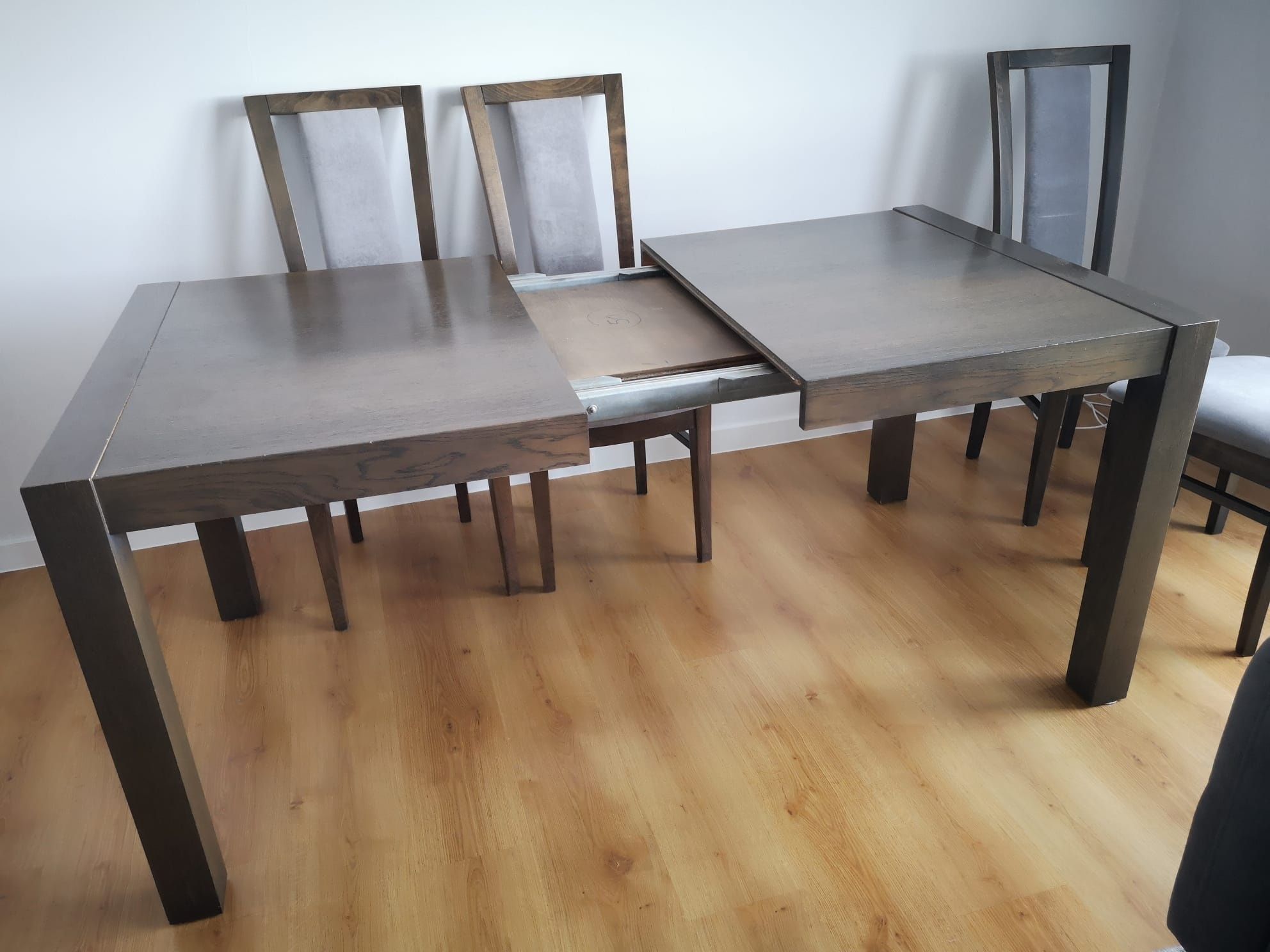 Stół rozkładany + 6 krzeseł. Cena do negocjacji