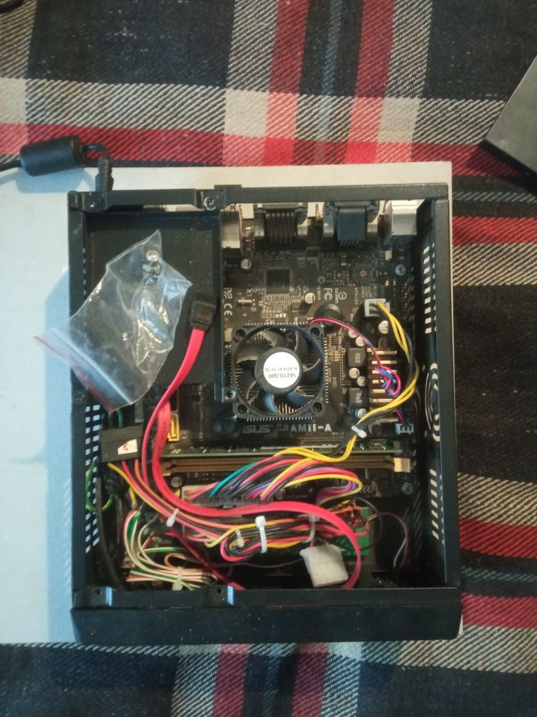 ASUS AM1I-A Мини пк 4ядра 8гиг ддр3 28 ватт