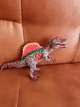 Zabawka - interaktywna figurka dinozaura.