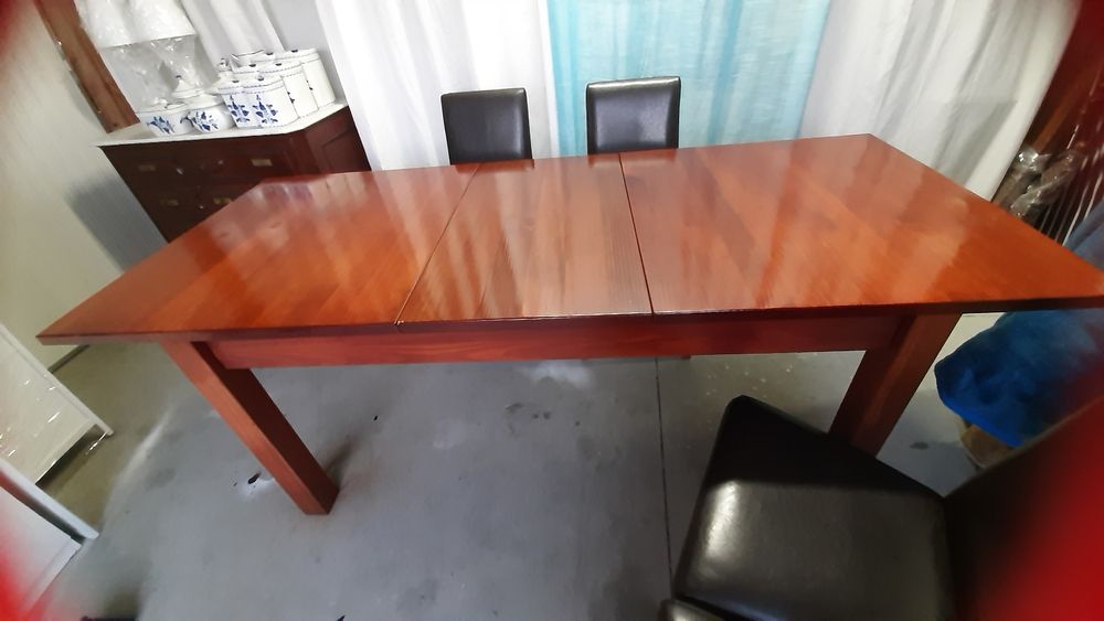 Mesa com 4 cadeiras