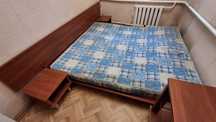 2хспальная кровать 1.87 х 2.10 с прикроватными тумбами и комод