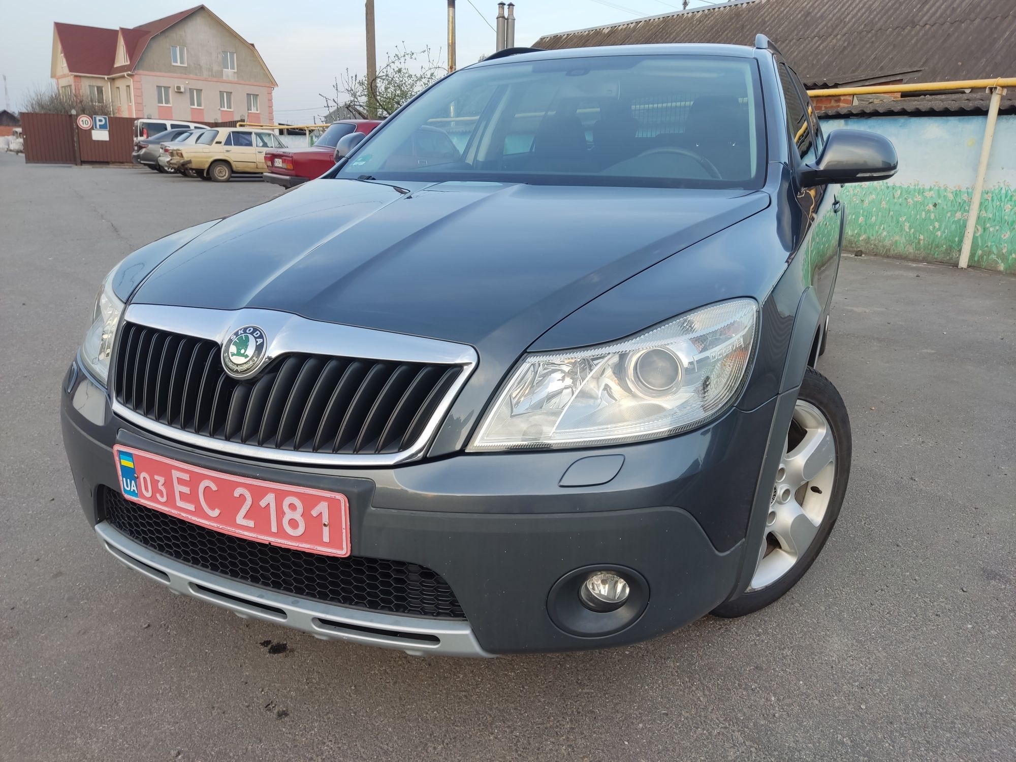 Свіжопригнаний Skoda Octavia Scout.