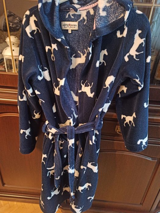 Szlafrok z motywem koni