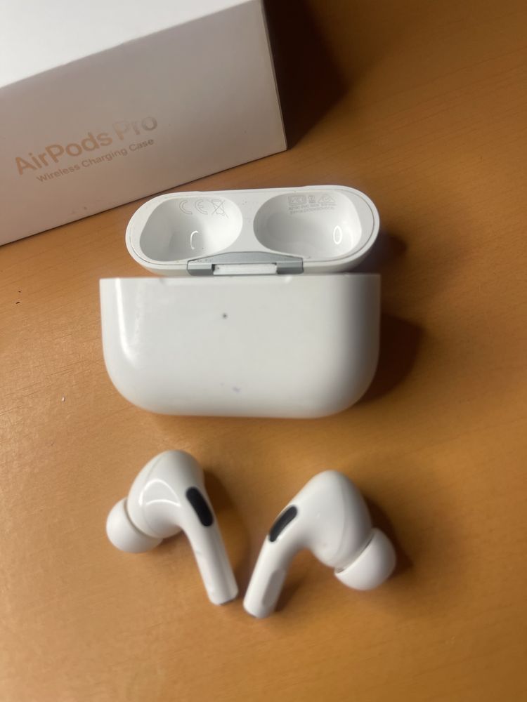 Продам свої Airpods Pro першого покоління