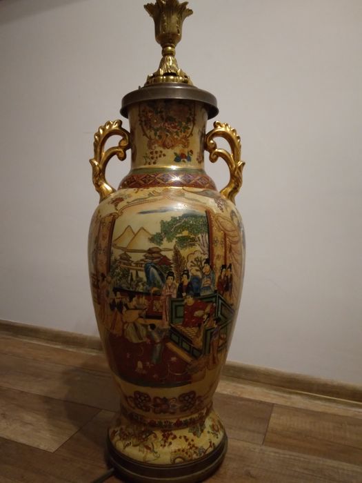 Piękna duża chińska lampa
