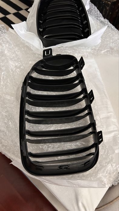 Grelhas serie 1 , cor preta