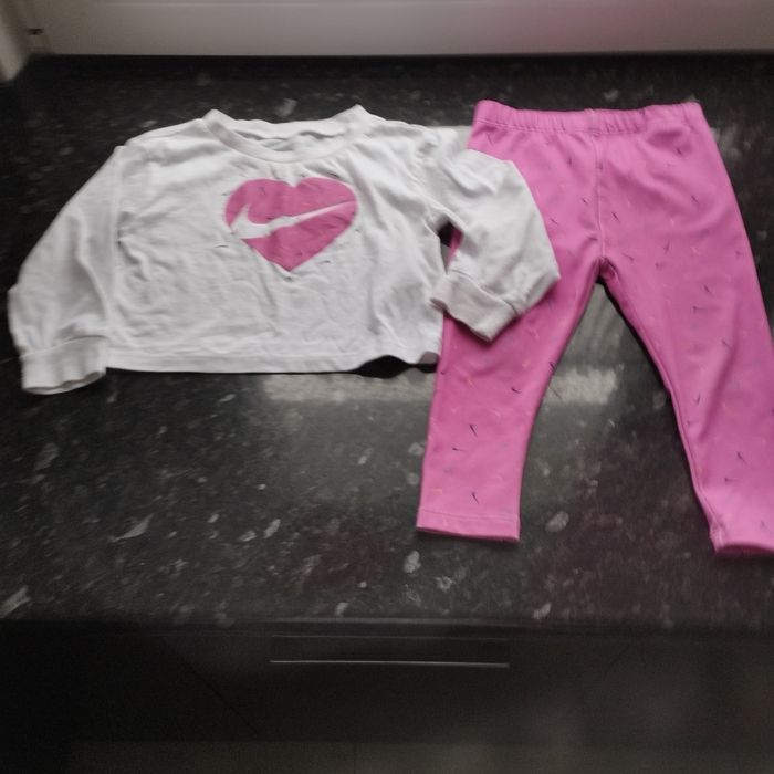 Komplet Nike bluzka legginsy