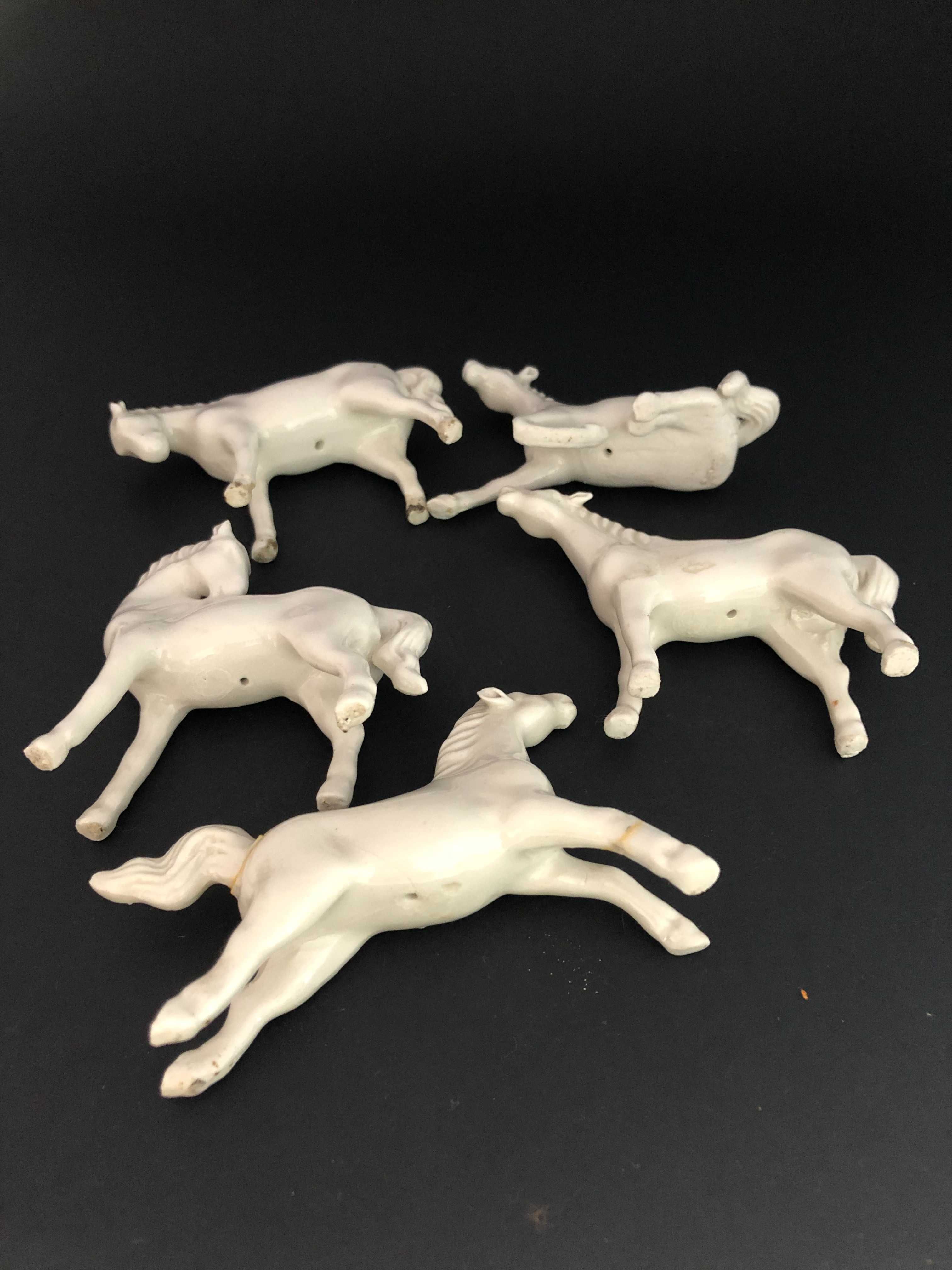 Conj. de 5 cavalos monocromos em porcelana chinesa