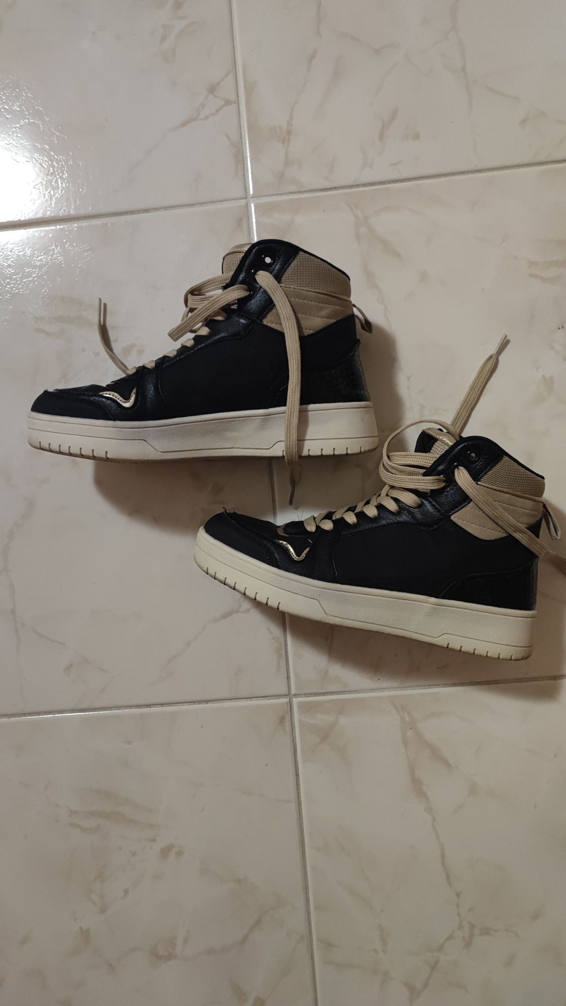 Sapatilhas tipo bota