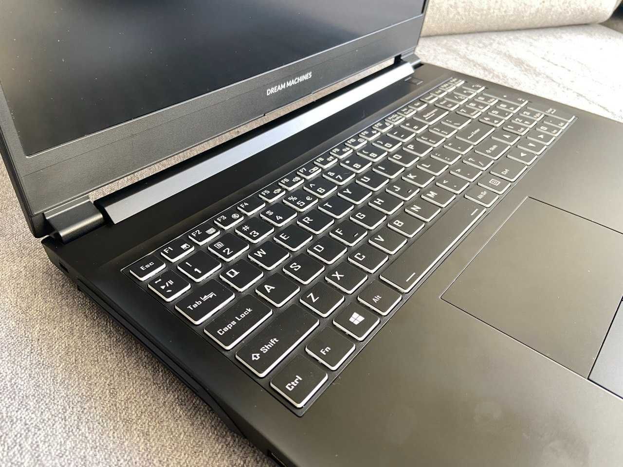 Sprzedam laptop Dream Machines RG3060-15PL28 (NH55HP) - Stan idealny!