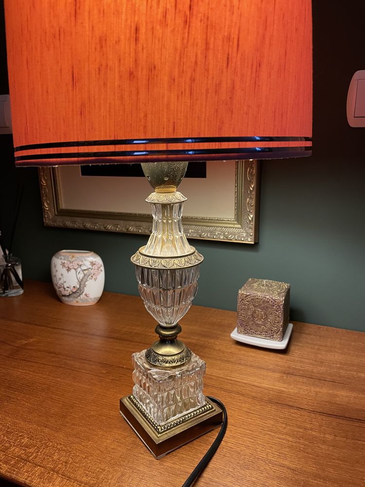 Lampa stołowa z kloszem