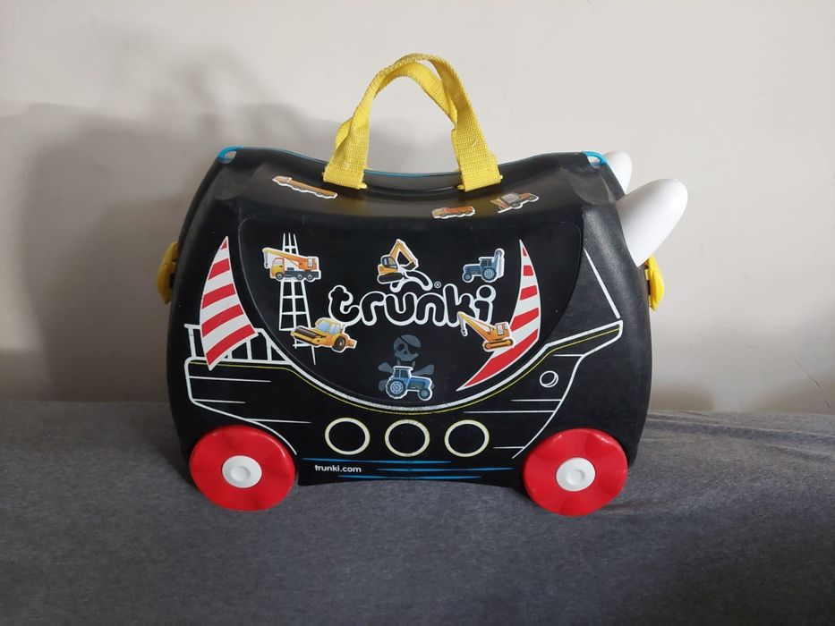 Walizka Trunki dziecięca na kółkach statek piracki czarna