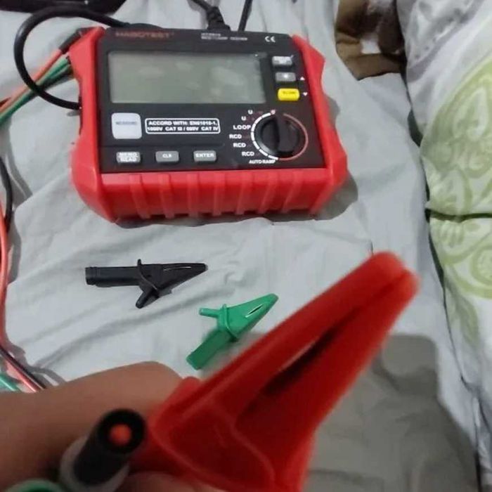 Мегомметр - тестер изоляции кабеля мегометр прибор электрик 1000В