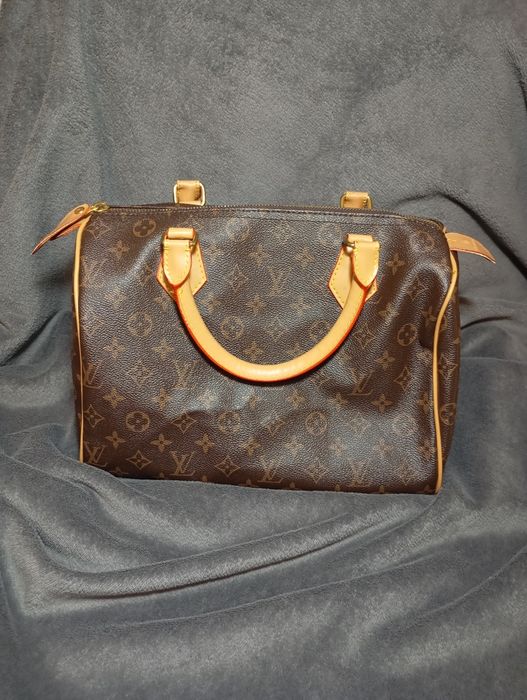 Brązowa torebka ze wzorami