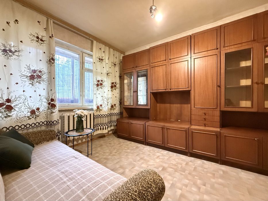 Продаж 1 кім квартири Лісний,Поповича Космонавта,18