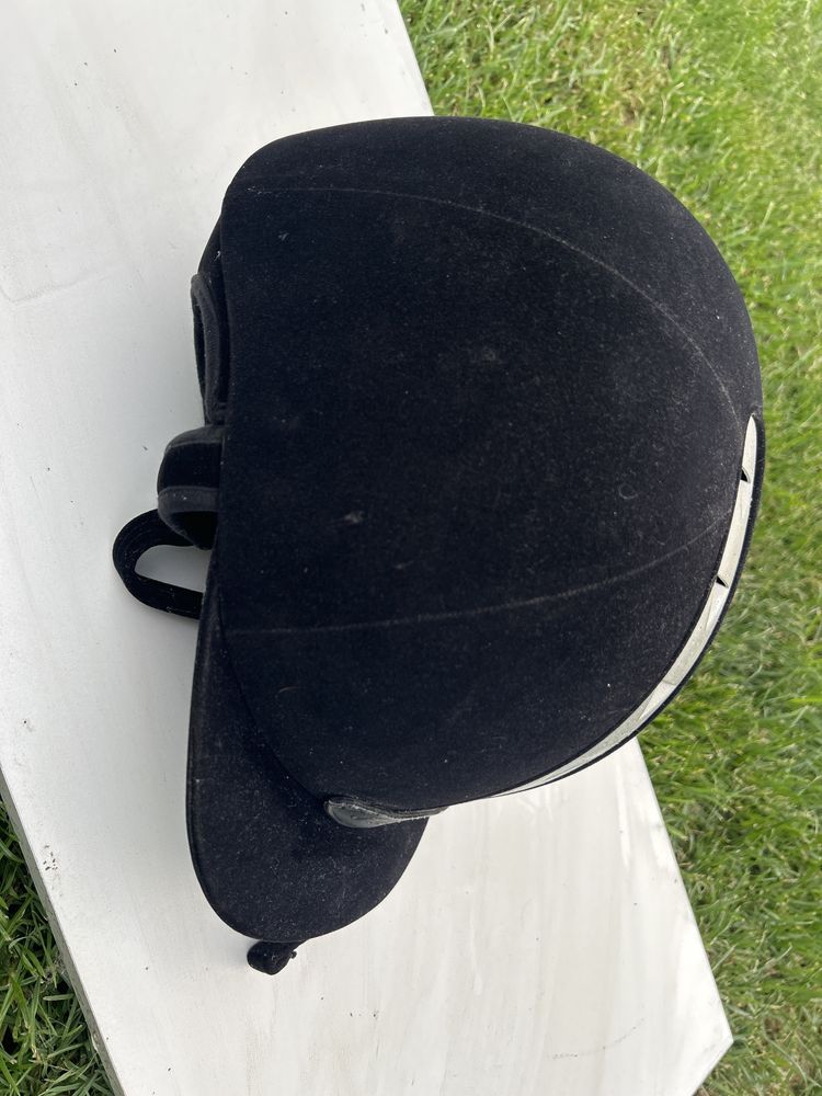 Kask jeździecki firmy Jacson