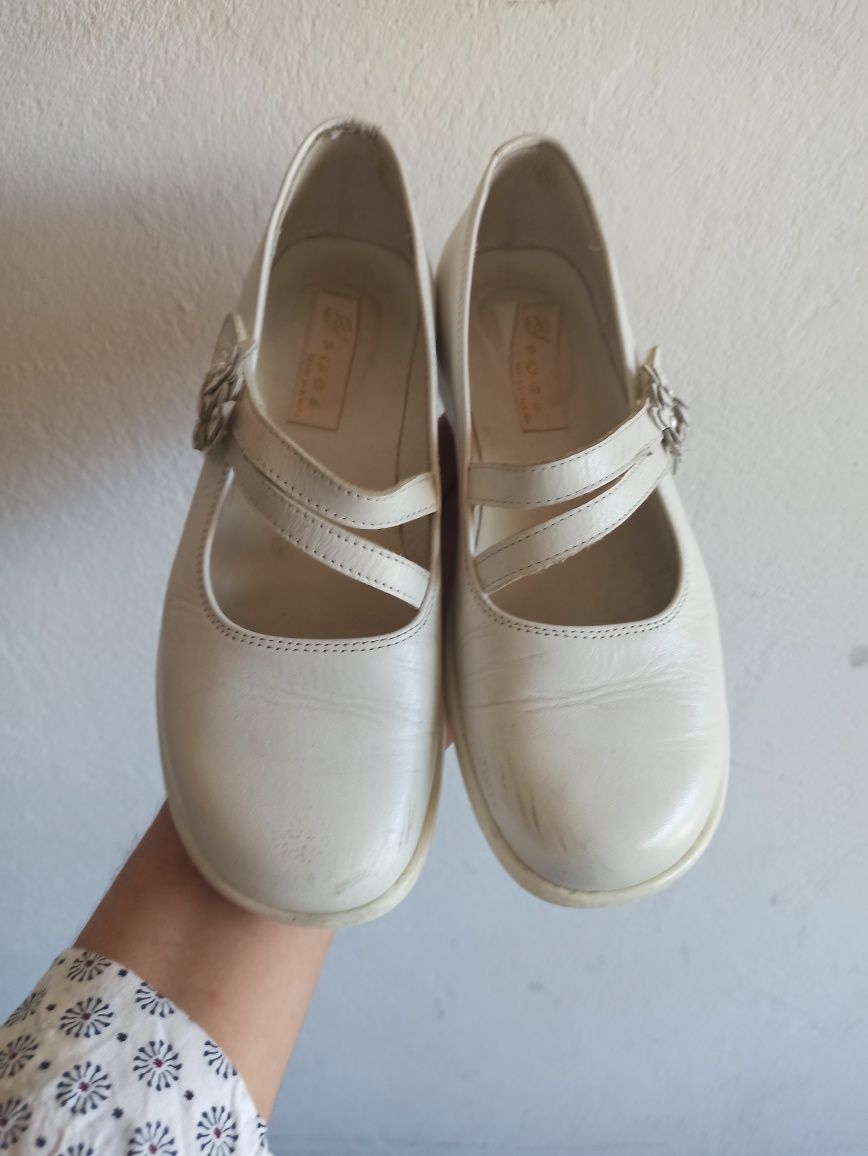 Sapatos brancos criança número 32