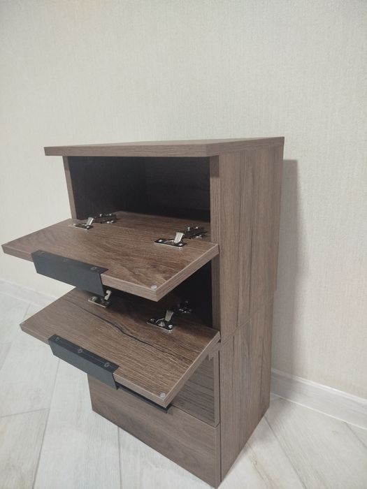 Прикроватні тумбочки