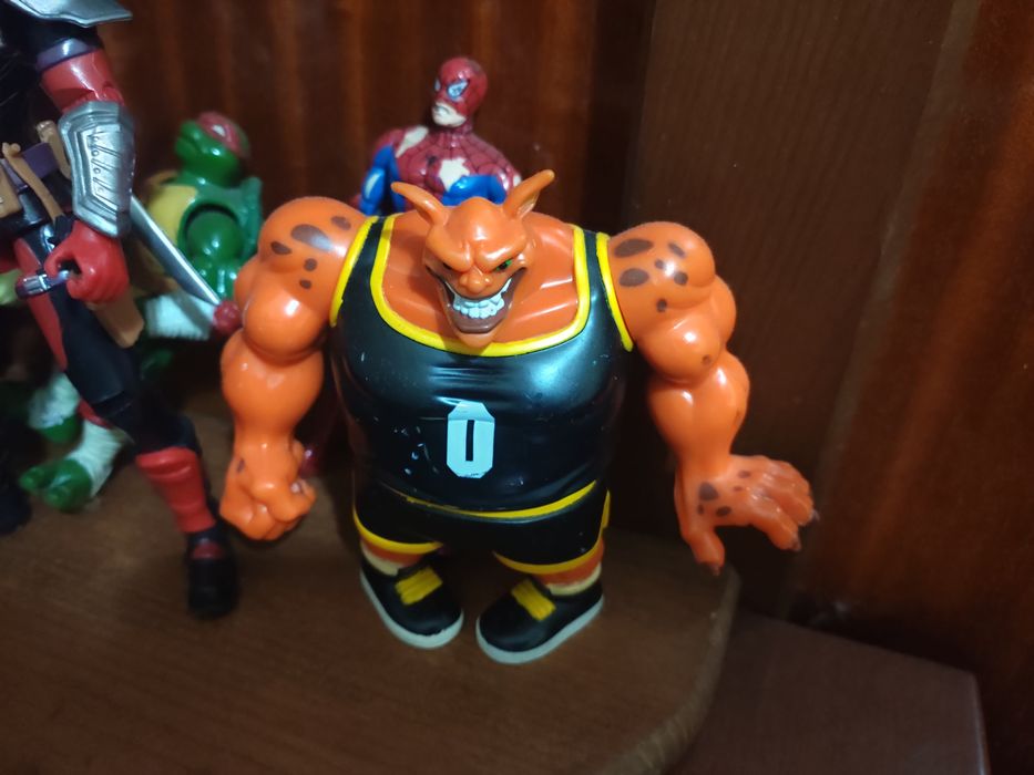 Action figure - monstar, space jam