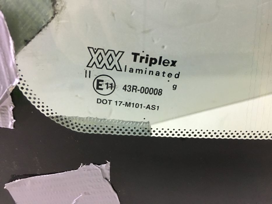 Лобове скло Land Rover Discovery 1989–1998