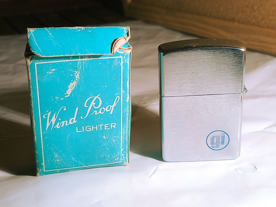 Isqueiro antigo tipo Zippo