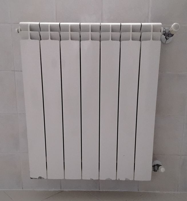 Radiador com 7 elementos e válvula termóstato