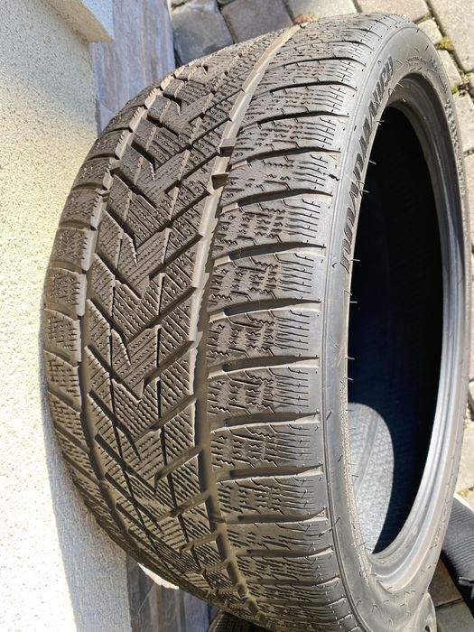 Шини Резина 275/35/20 + 245/40/20 R20 ROADMARCH Разноширокая