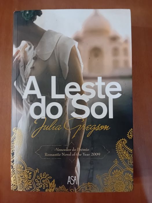 A Leste do Sol .