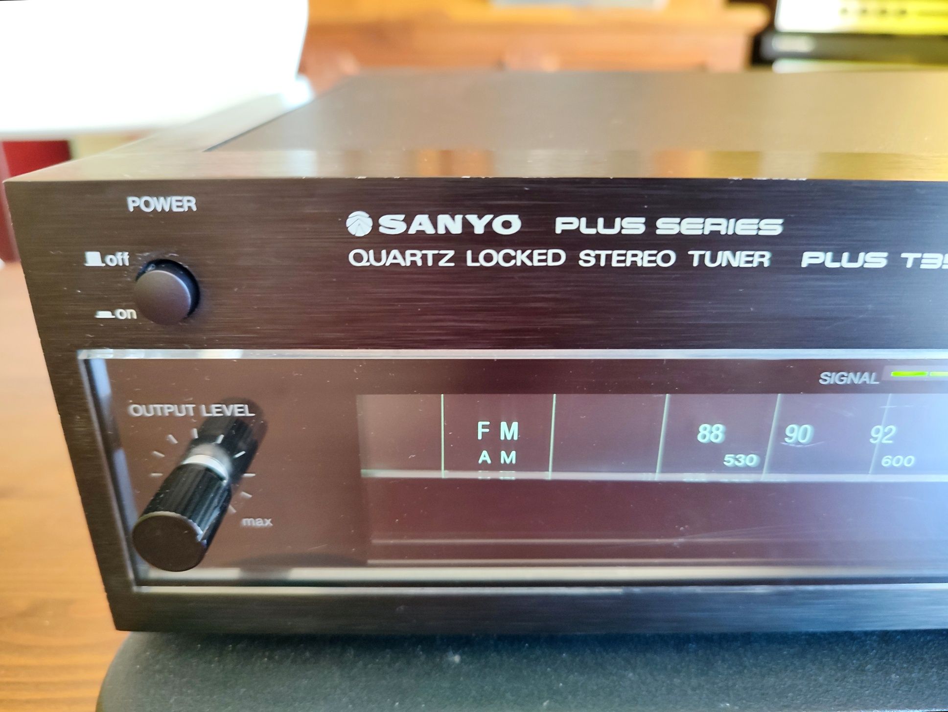 Sanyo T35 Plus Series Stereo Digital Tuner Impecável!
