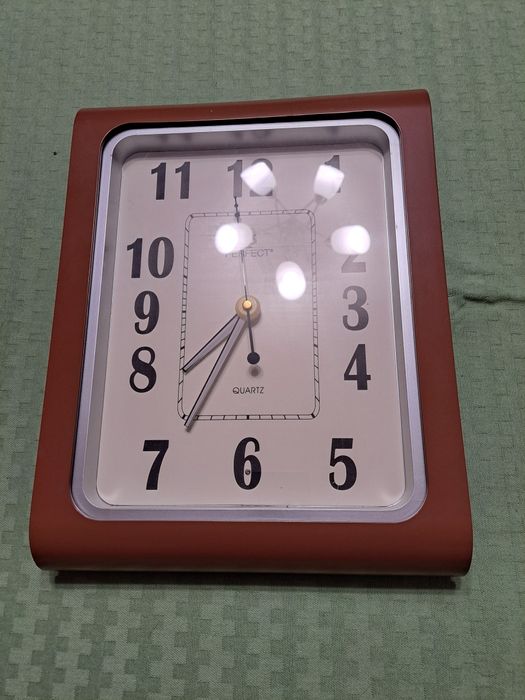 Zegar ścienny na baterie Ouartz