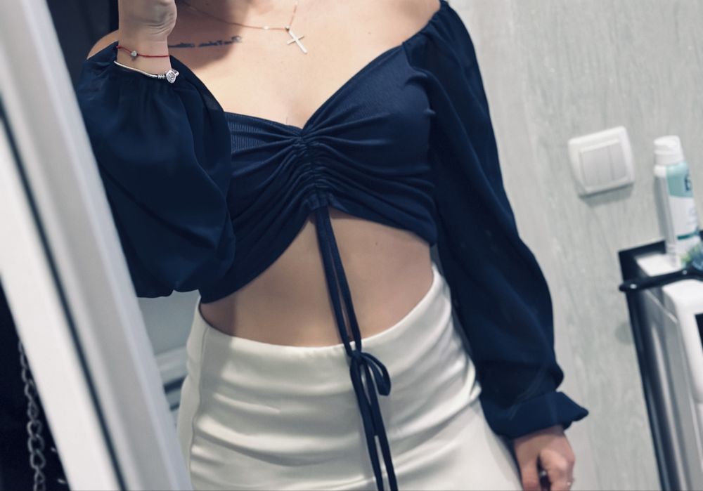 Гарний топ з довгим рукавом