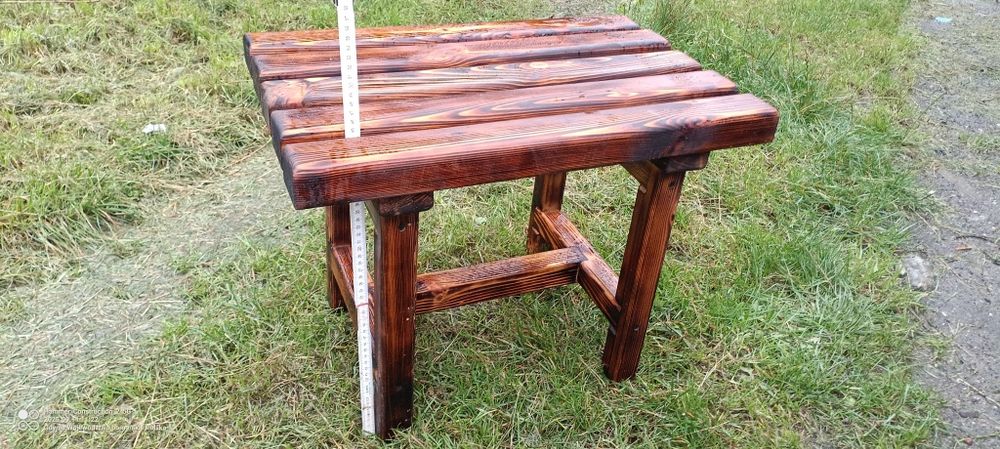 Mała ławka drewniana