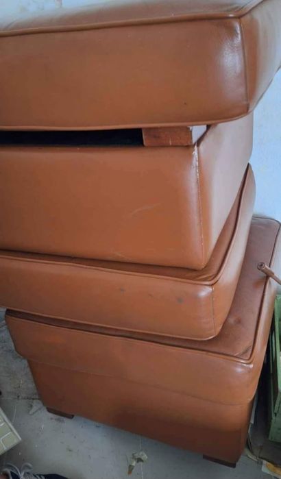 4 Puffs castanhos em pele!