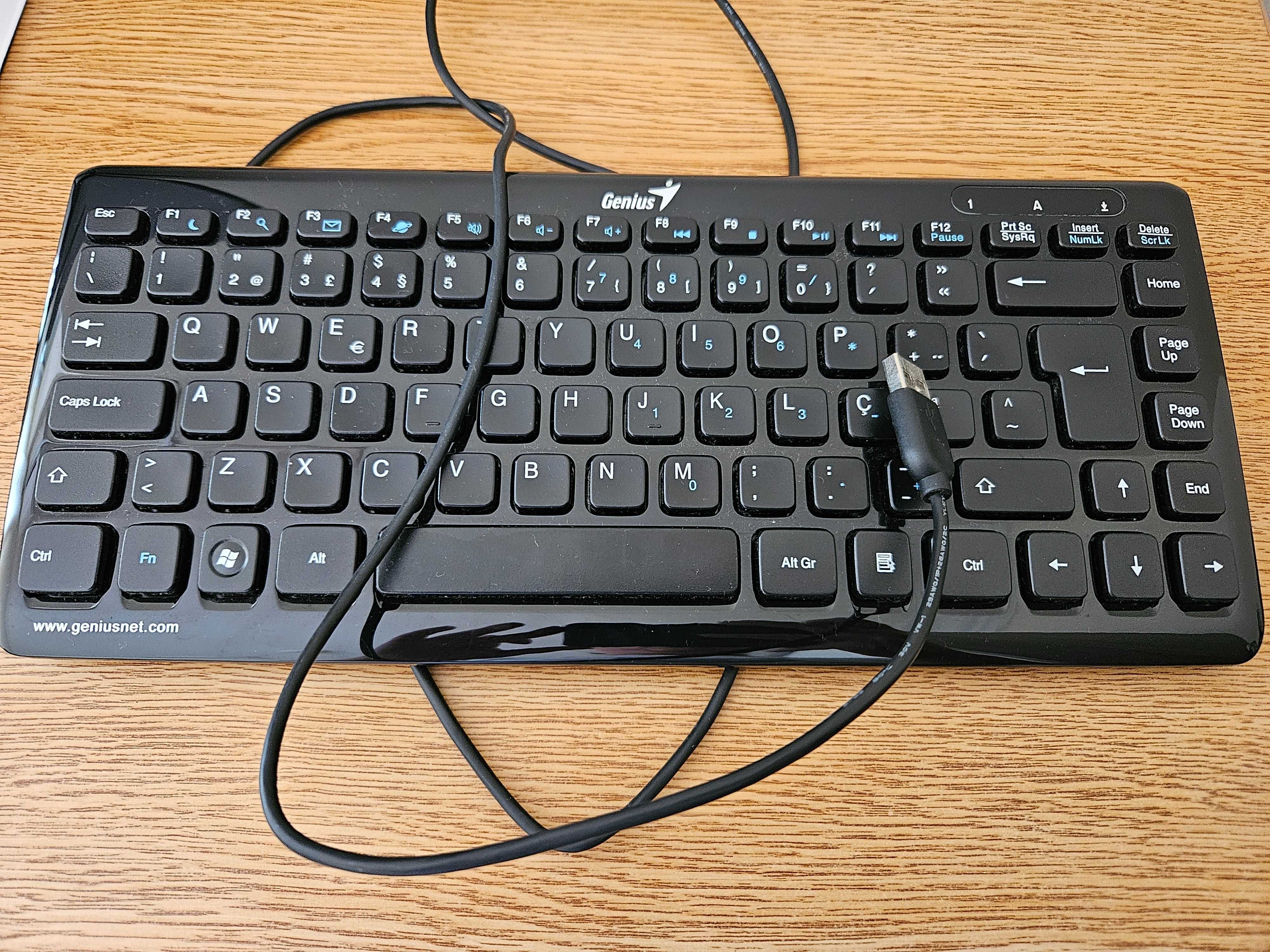 Teclado com fios da Genius