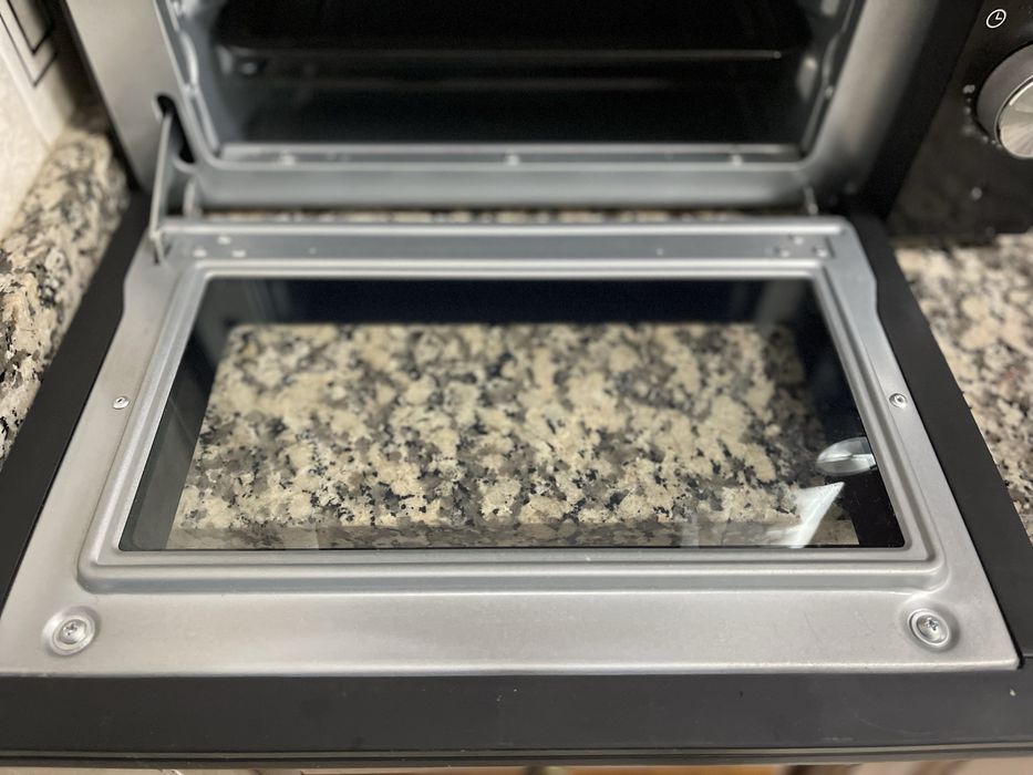 Forno como novo, em nom estado.