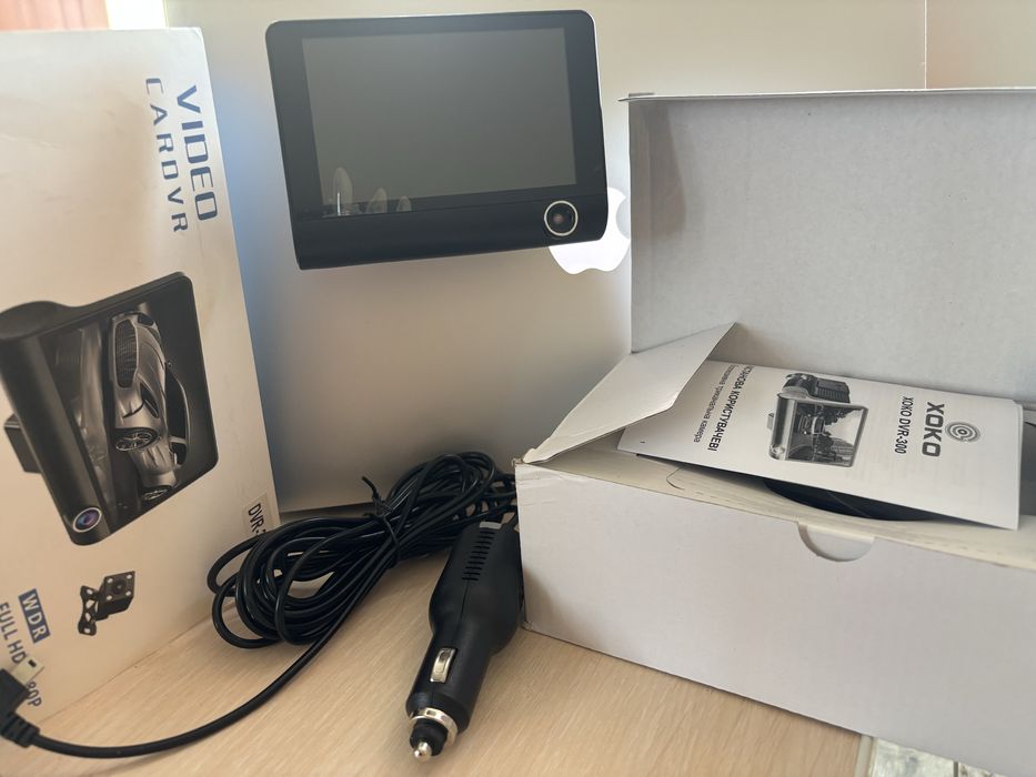 Відеореєстратор 3в1: камера в салон і заднього виду