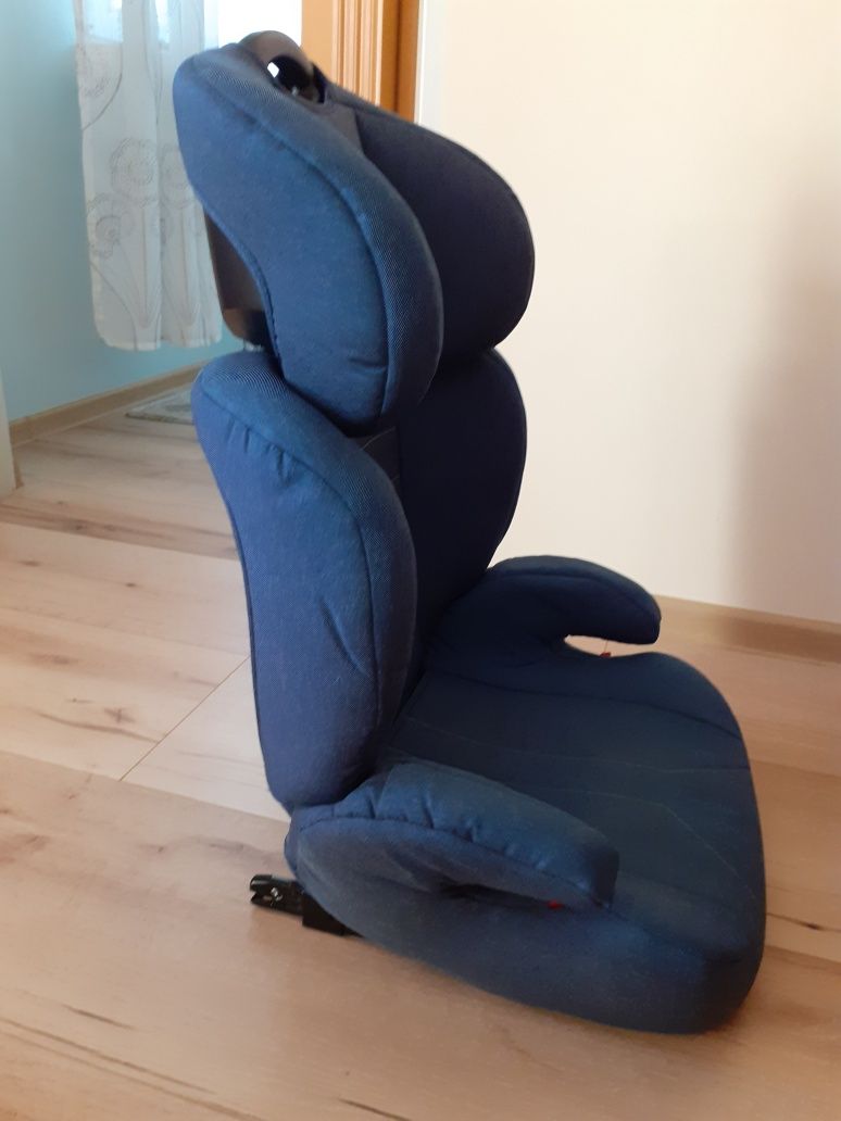Fotelik samochodowy 2 w 1 z isofix. Od 15 do 36 kg. Stan idealny.