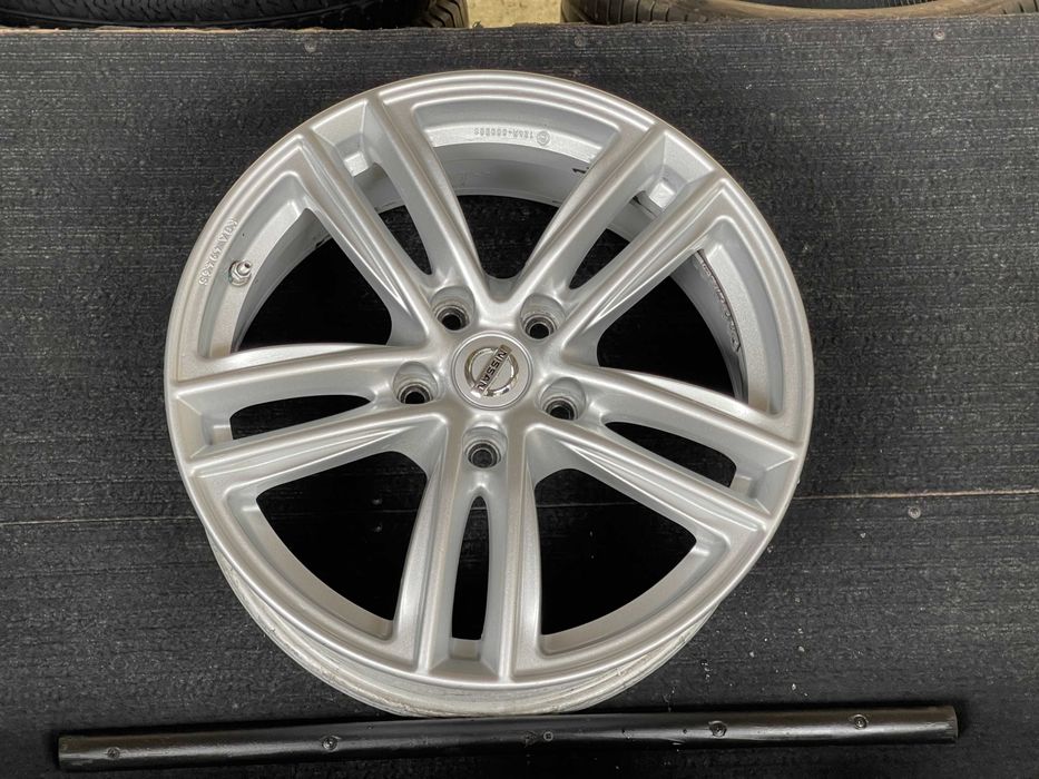 диски R17 7j ET45 5x114.3 dia66.1 NISSAN