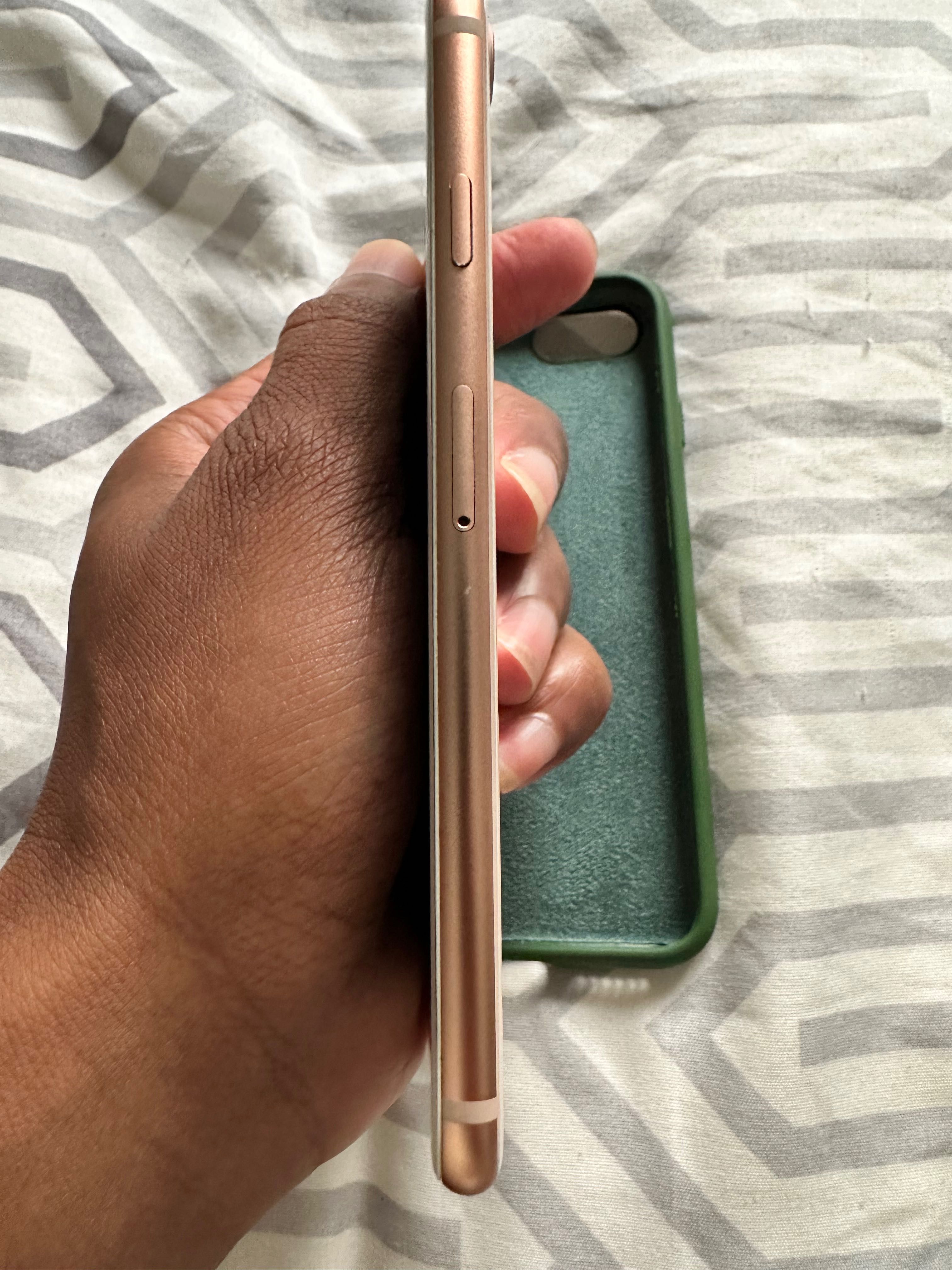 Vendo iPhone 8 100% de bateria em perfeito estado