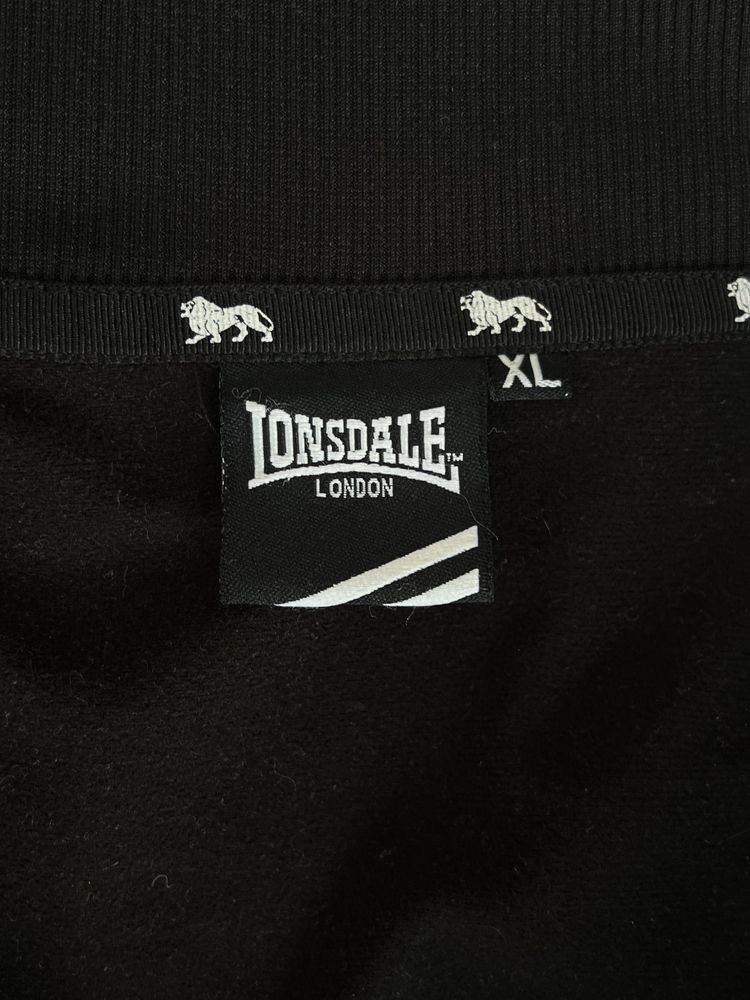 Чорна Зіпка Lonsdale
