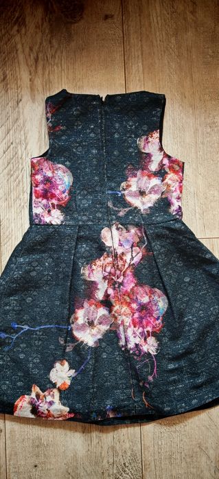 r.134 NEXT Sukienka okolicznościowa grafitowa w kwiaty